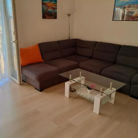 Curic Apartment *