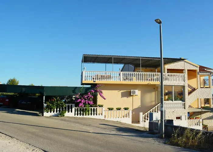 克里克公寓 * 特罗吉尔