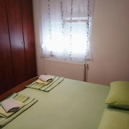 Curic トロギール