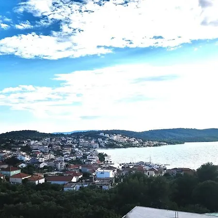 Curic Трогір